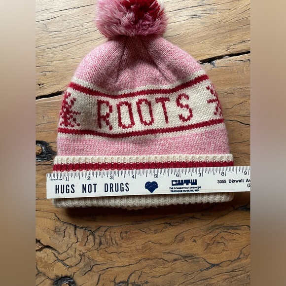 Roots Canada Kids Winter Knit Insulated Hat with PomPom - Picture 10 of 11